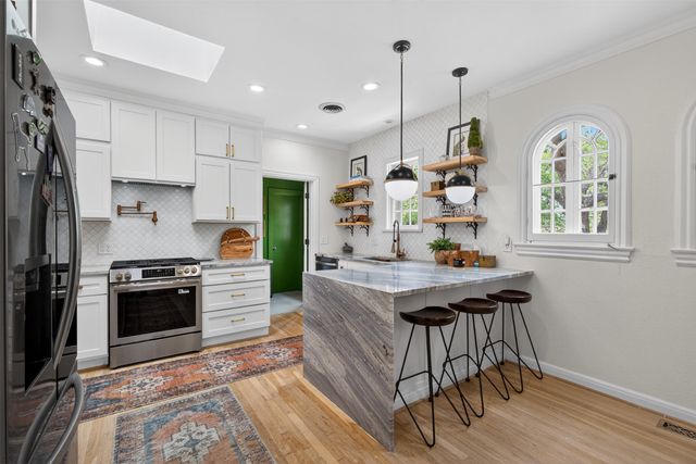 6802 Clayton Avenue, Dallas, TX 75214