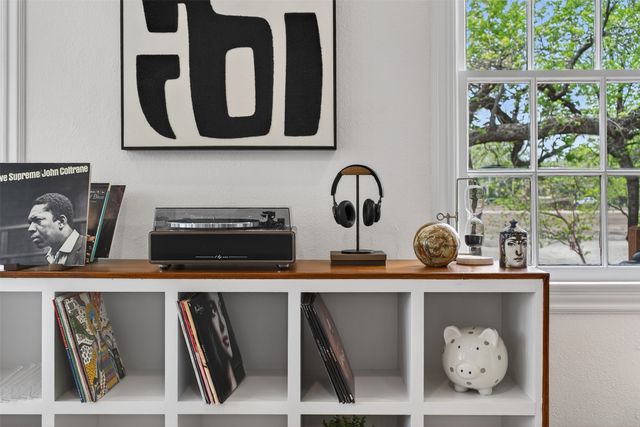 6802 Clayton Avenue, Dallas, TX 75214