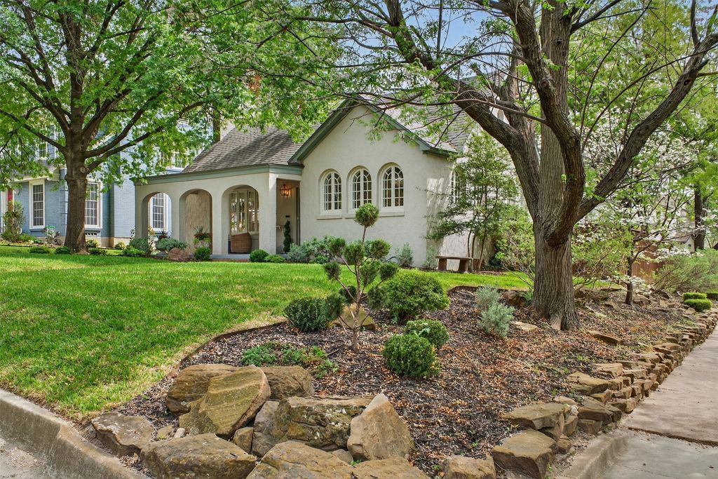 6802 Clayton Avenue, Dallas, TX 75214