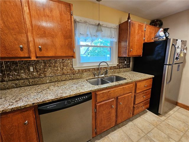461 River Road, Lincoln, RI 02865
