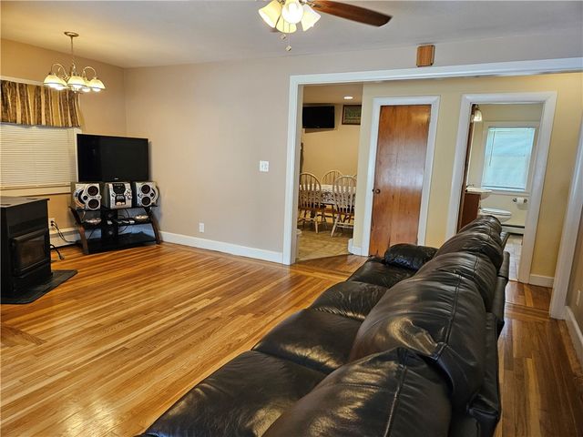 461 River Road, Lincoln, RI 02865