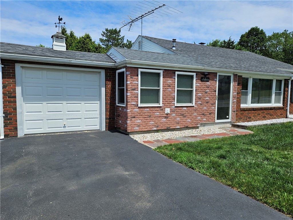 461 River Road, Lincoln, RI 02865