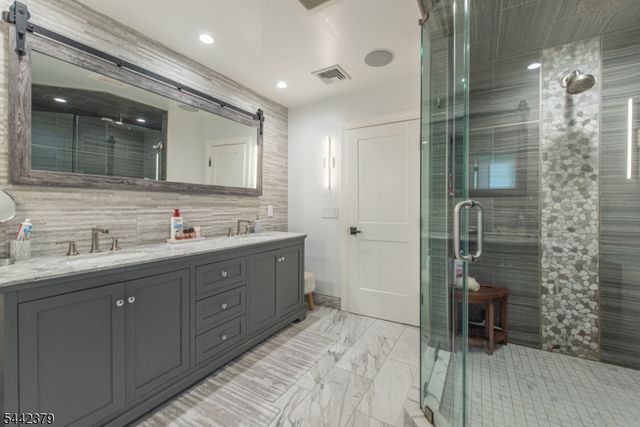 57 Coventry Rd, Wayne Twp., NJ 07470