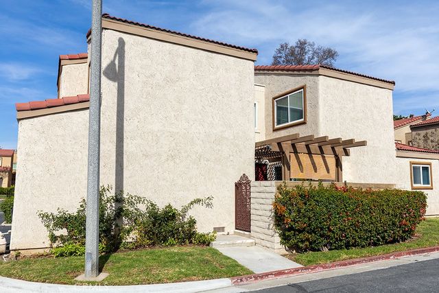 2700 Via Portola, Fullerton, CA 92835