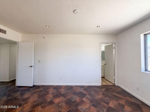 2702 W CARTER Drive, Tempe, AZ 85282
