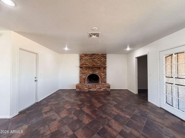 2702 W CARTER Drive, Tempe, AZ 85282