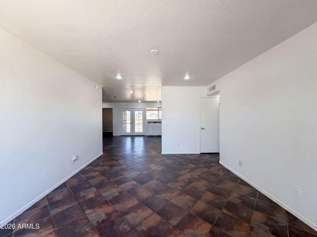 2702 W CARTER Drive, Tempe, AZ 85282