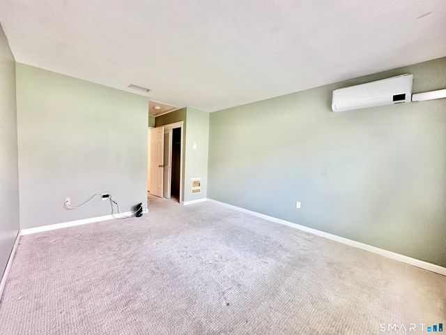 33 Pilgrim Harbor B, Wallingford, CT 06492