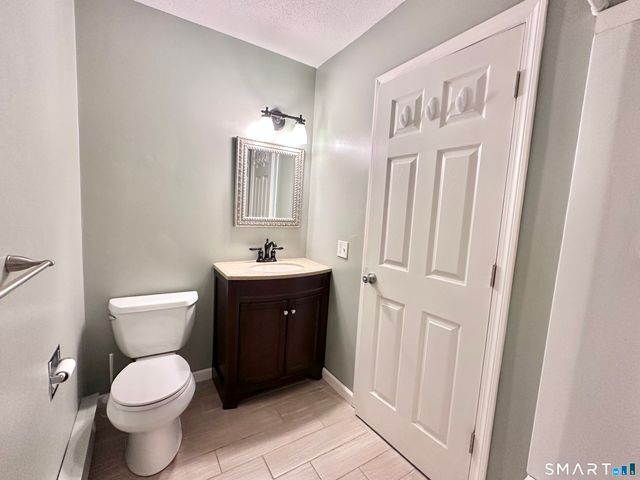 33 Pilgrim Harbor B, Wallingford, CT 06492