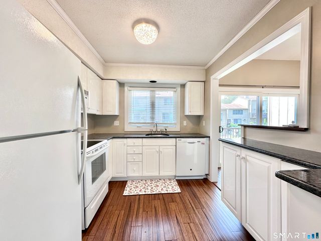 33 Pilgrim Harbor B, Wallingford, CT 06492