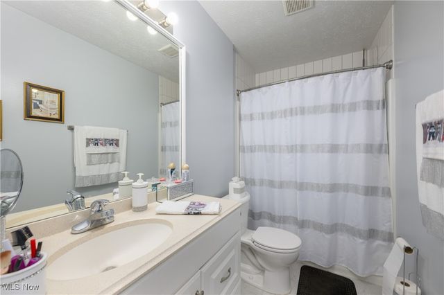 1735 Ledgewood Boulevard NE, Massillon, OH 44646