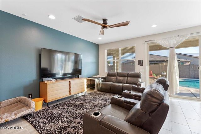18879 W CHOLLA Street, Surprise, AZ 85388