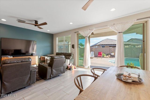 18879 W CHOLLA Street, Surprise, AZ 85388