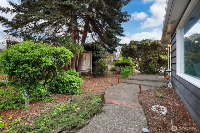 18 Ponce de Leon Crk SW, Lakewood, WA 98499