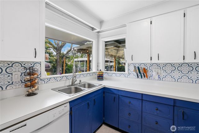 18 Ponce de Leon Crk SW, Lakewood, WA 98499