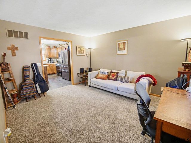 7400 S 17 Street, Lincoln, NE 68512