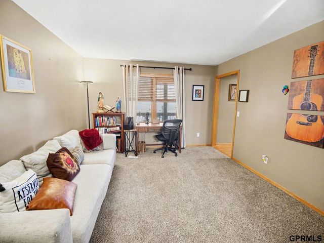 7400 S 17 Street, Lincoln, NE 68512