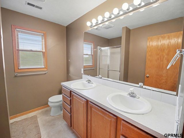 7400 S 17 Street, Lincoln, NE 68512