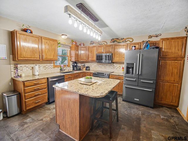 7400 S 17 Street, Lincoln, NE 68512