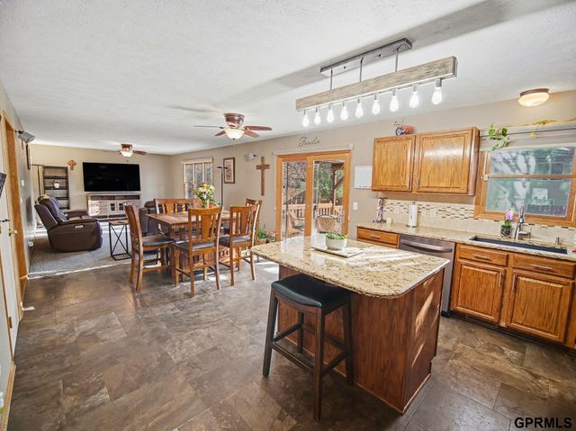 7400 S 17 Street, Lincoln, NE 68512