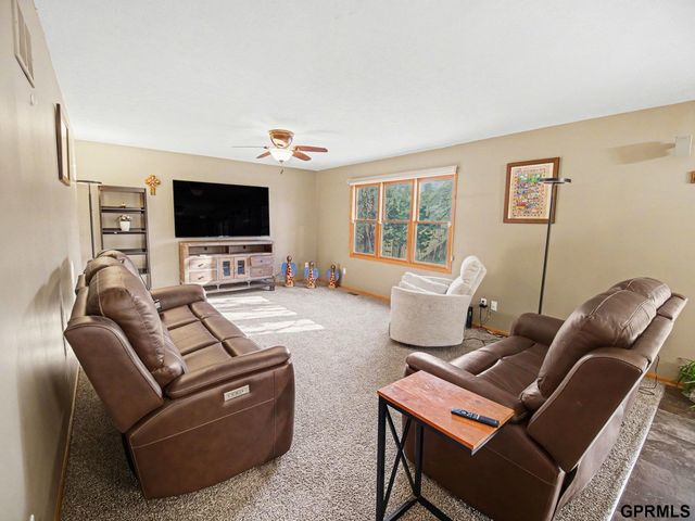 7400 S 17 Street, Lincoln, NE 68512