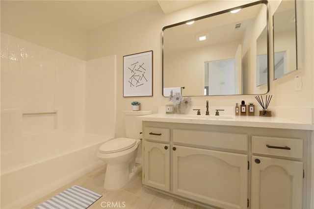 11724 Jamacha Road, Apple Valley, CA 92308