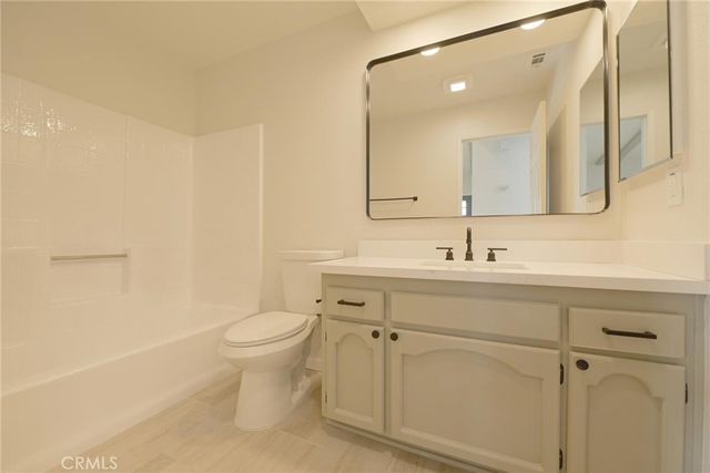 11724 Jamacha Road, Apple Valley, CA 92308