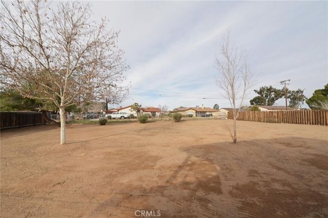 11724 Jamacha Road, Apple Valley, CA 92308