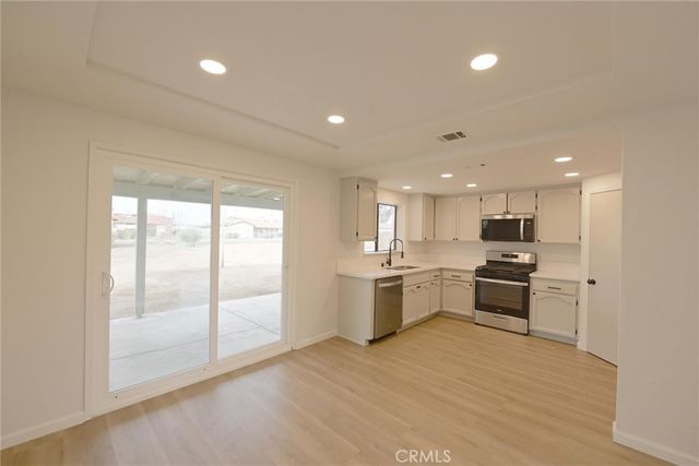 11724 Jamacha Road, Apple Valley, CA 92308