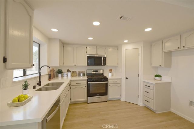 11724 Jamacha Road, Apple Valley, CA 92308