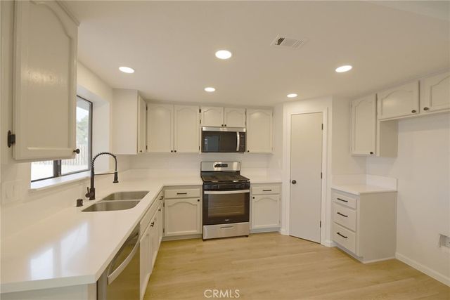 11724 Jamacha Road, Apple Valley, CA 92308