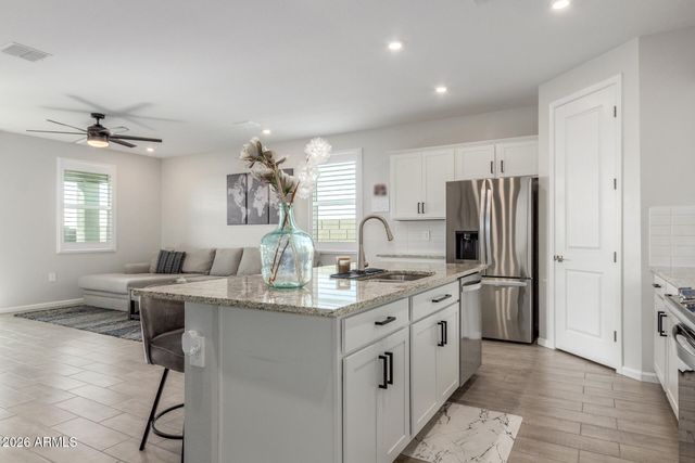 2709 E HOUSTON Avenue, Apache Junction, AZ 85119