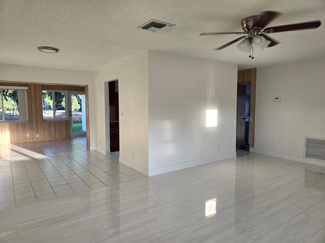 1320 NW 82nd Avenue, Plantation, FL 33322