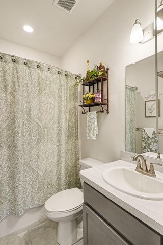 5725 Trail Side Lane, Hamburg Twp, MI 48189