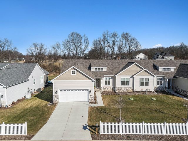 5725 Trail Side Lane, Hamburg Twp, MI 48189