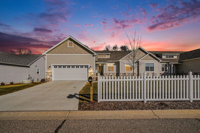 5725 Trail Side Lane, Hamburg Twp, MI 48189