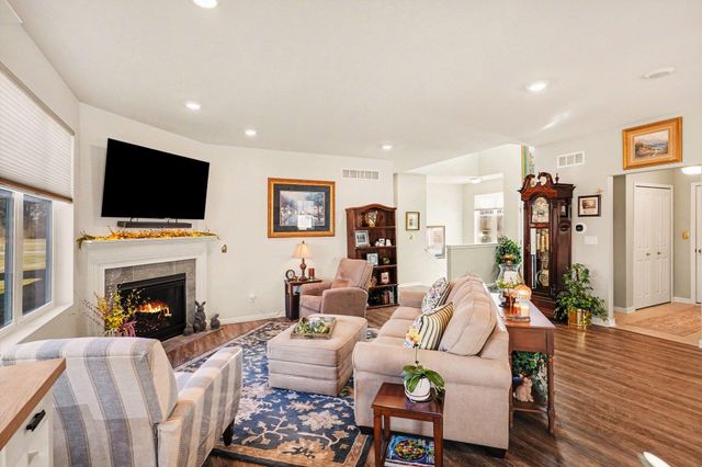 5725 Trail Side Lane, Hamburg Twp, MI 48189