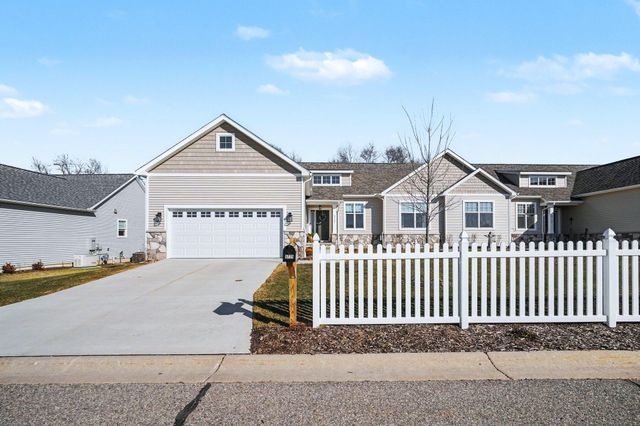 5725 Trail Side Lane, Hamburg Twp, MI 48189