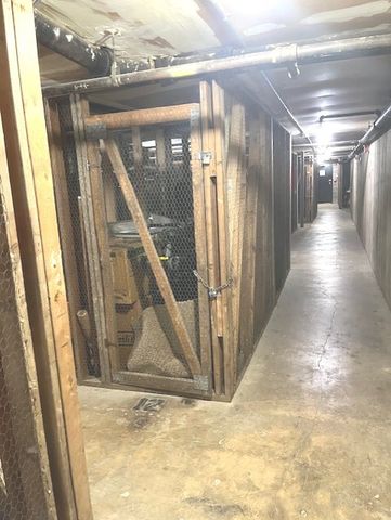 8936 Parkside Avenue N 203, Des Plaines, IL 60016