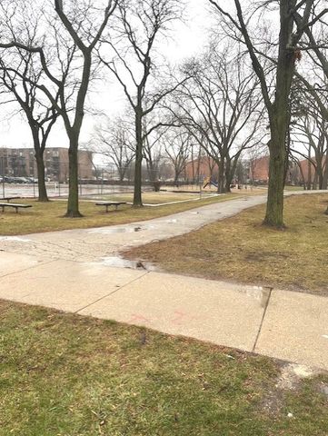 8936 Parkside Avenue N 203, Des Plaines, IL 60016