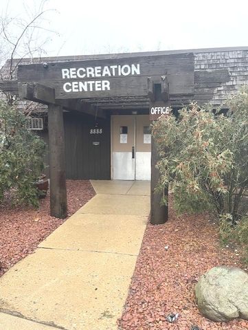 8936 Parkside Avenue N 203, Des Plaines, IL 60016