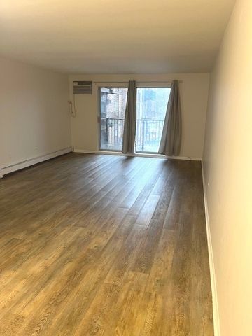 8936 Parkside Avenue N 203, Des Plaines, IL 60016