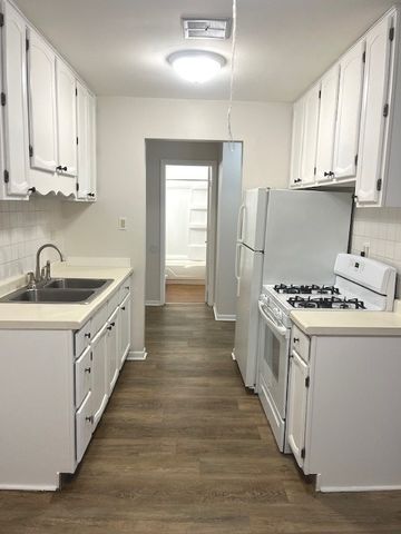 8936 Parkside Avenue N 203, Des Plaines, IL 60016