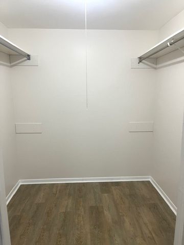 8936 Parkside Avenue N 203, Des Plaines, IL 60016