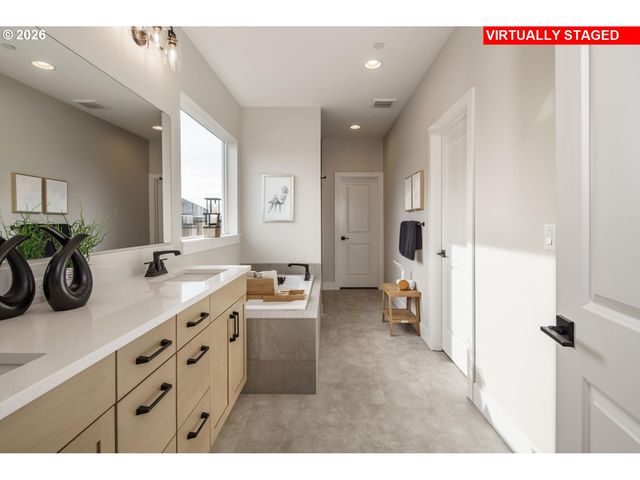 16074 BARLOW TRAIL Ln, Oregon City, OR 97045