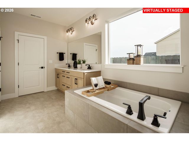 16074 BARLOW TRAIL Ln, Oregon City, OR 97045