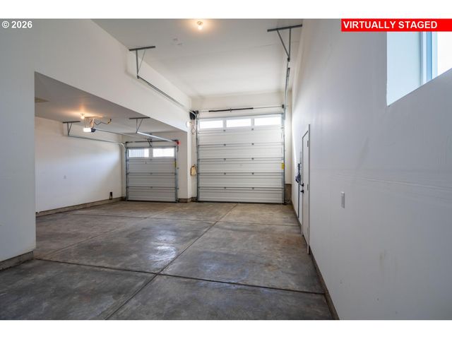 16074 BARLOW TRAIL Ln, Oregon City, OR 97045