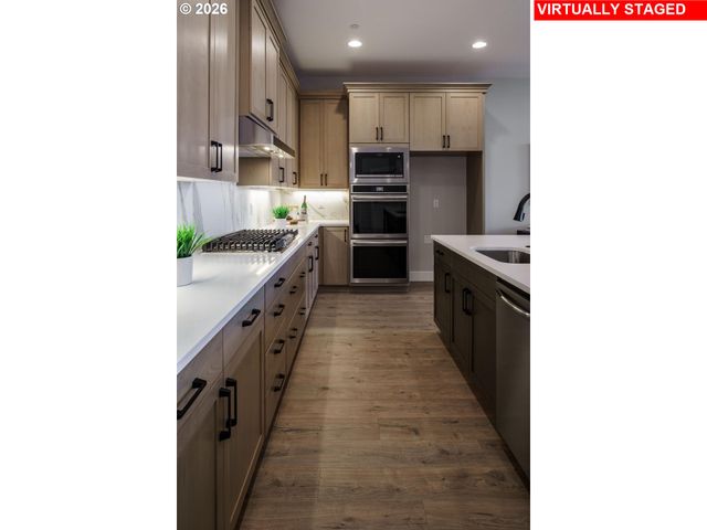 16074 BARLOW TRAIL Ln, Oregon City, OR 97045