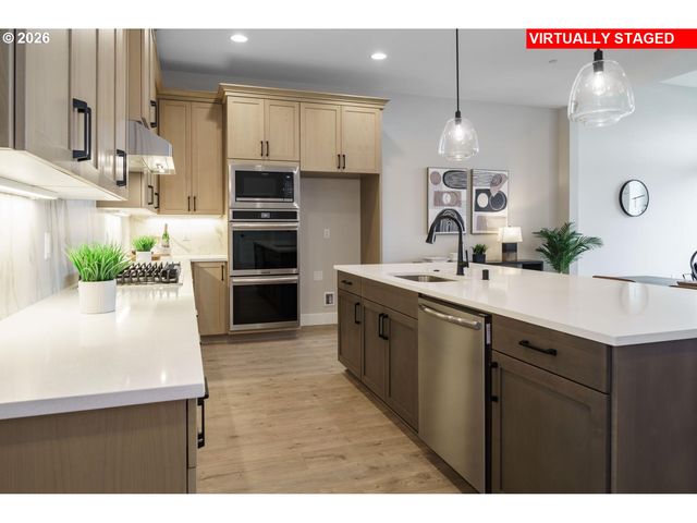 16074 BARLOW TRAIL Ln, Oregon City, OR 97045