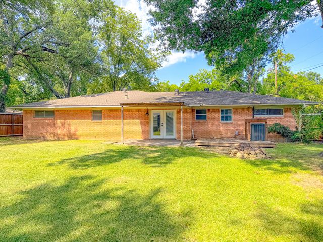 2002 Mimosa Drive, Corsicana, TX 75110